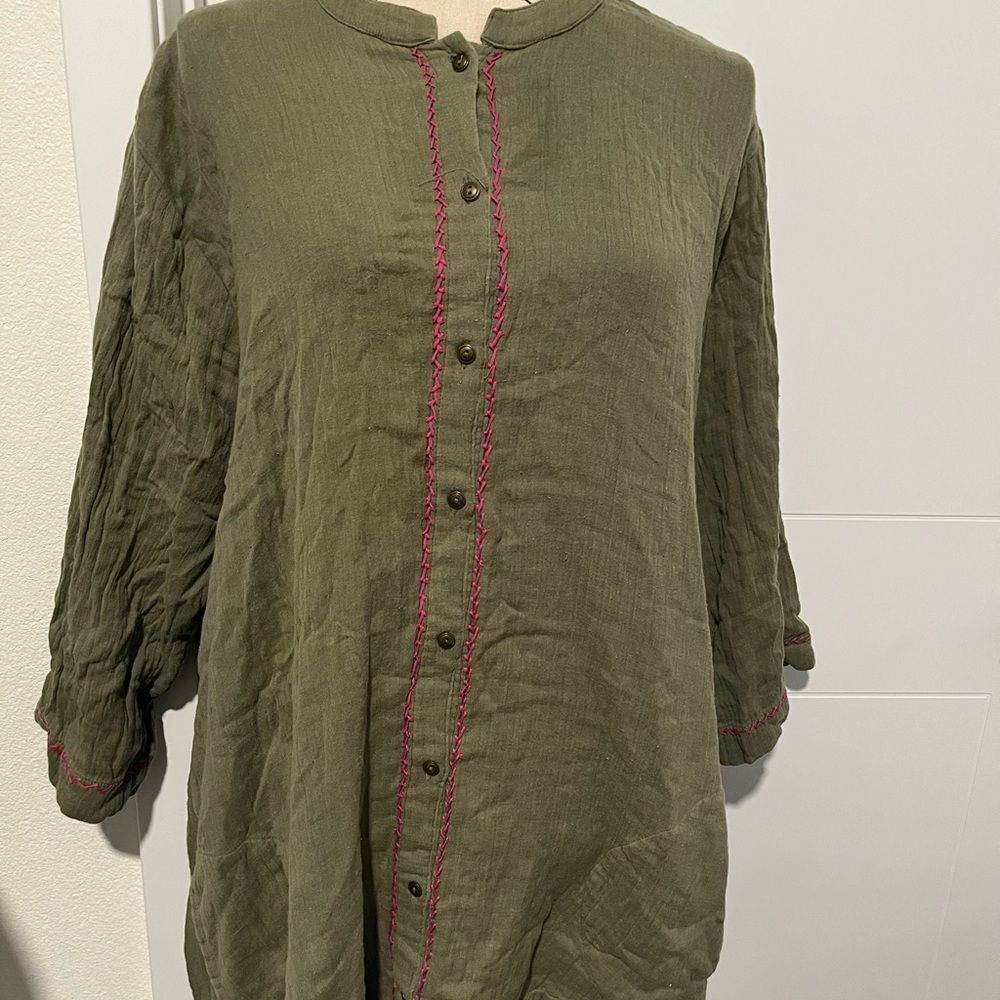 Soft Surroundings Floral Embroidered Green Button Pockets Stitching Tunic Boho